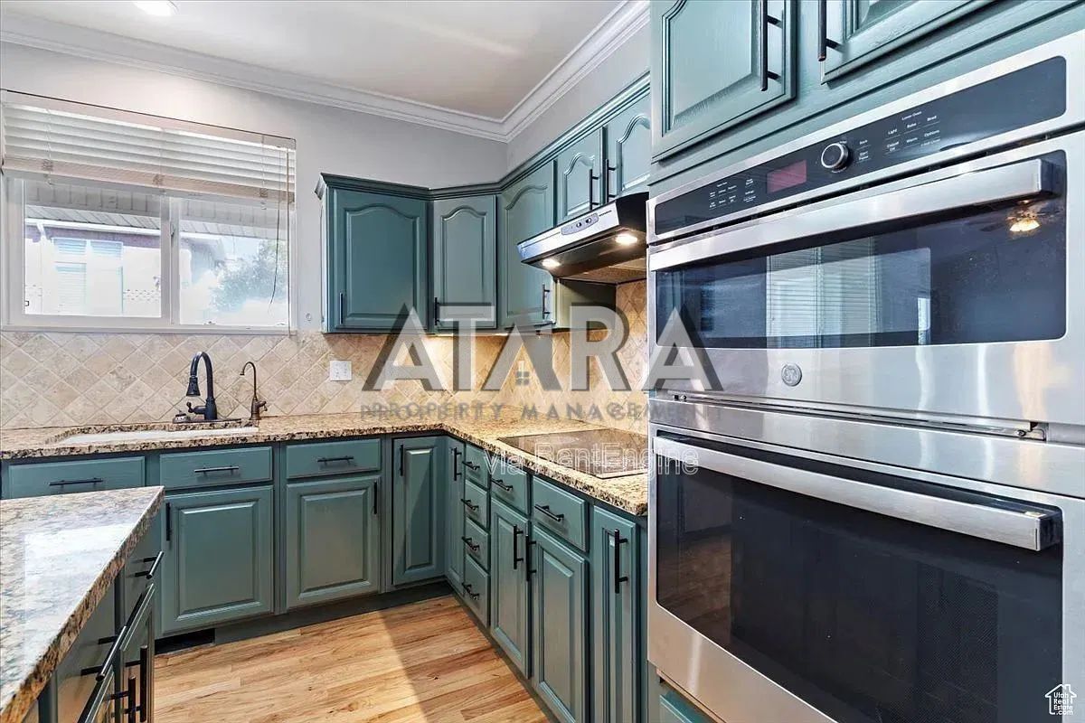 Beautiful 3 Bedroom, 2 Bath with Formal Living and  2-Car Garage – Farmington Foothills property image