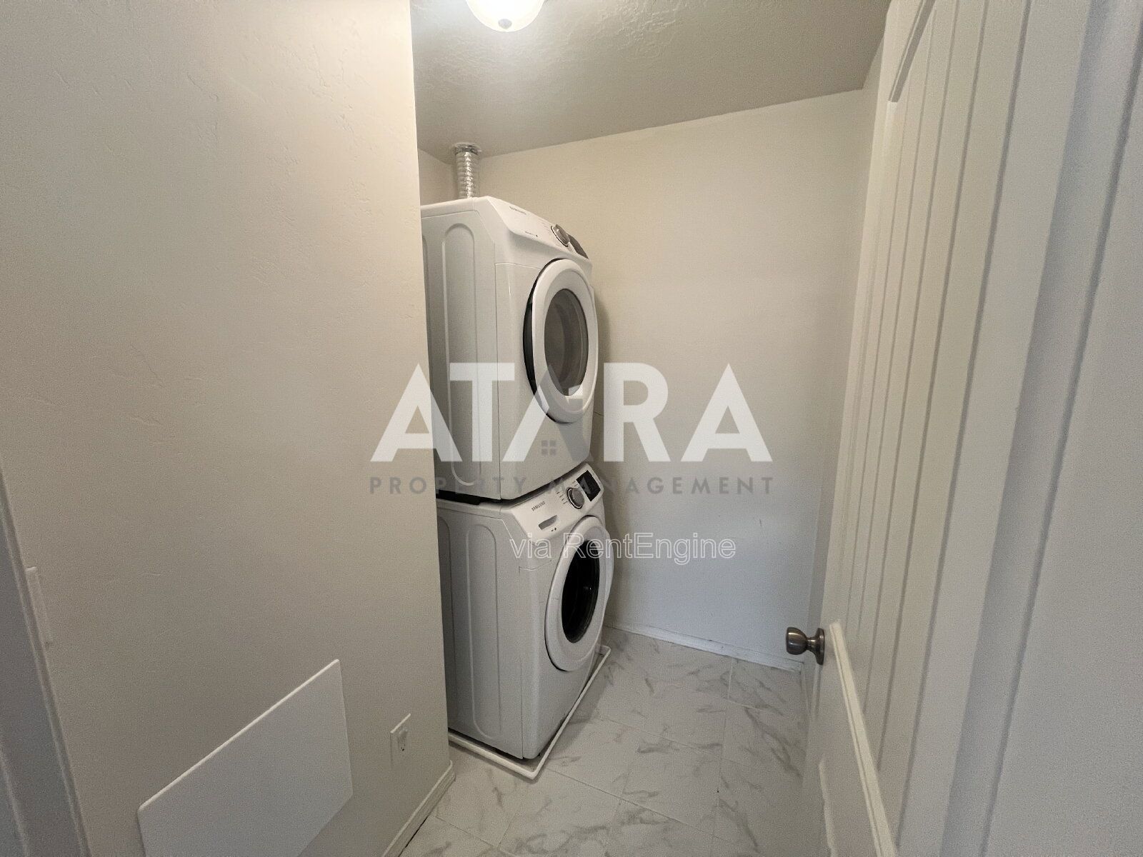 Stunning 6-Bedroom Home with Breathtaking Utah Lake & Mountain Views In Saratoga Springs property image