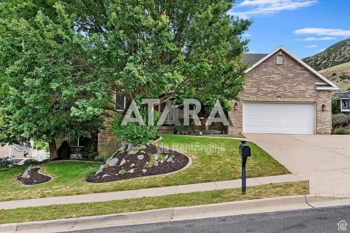 Beautiful 3 Bedroom, 2 Bath with Formal Living and  2-Car Garage – Farmington Foothills property image