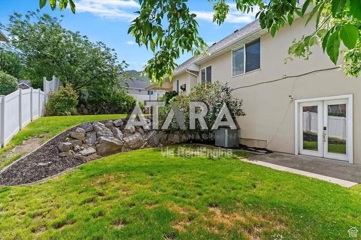 Beautiful 3 Bedroom, 2 Bath with Formal Living and  2-Car Garage – Farmington Foothills property image