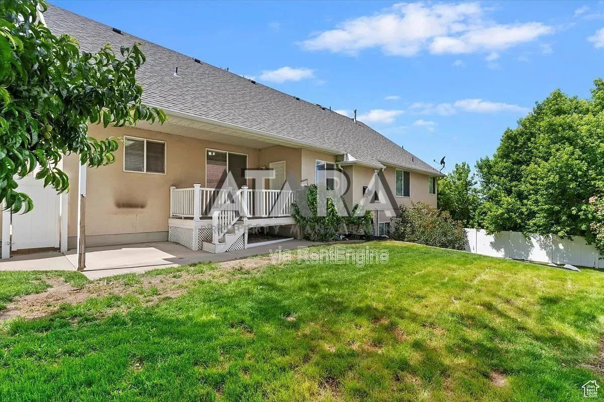 Beautiful 3 Bedroom, 2 Bath with Formal Living and  2-Car Garage – Farmington Foothills property image