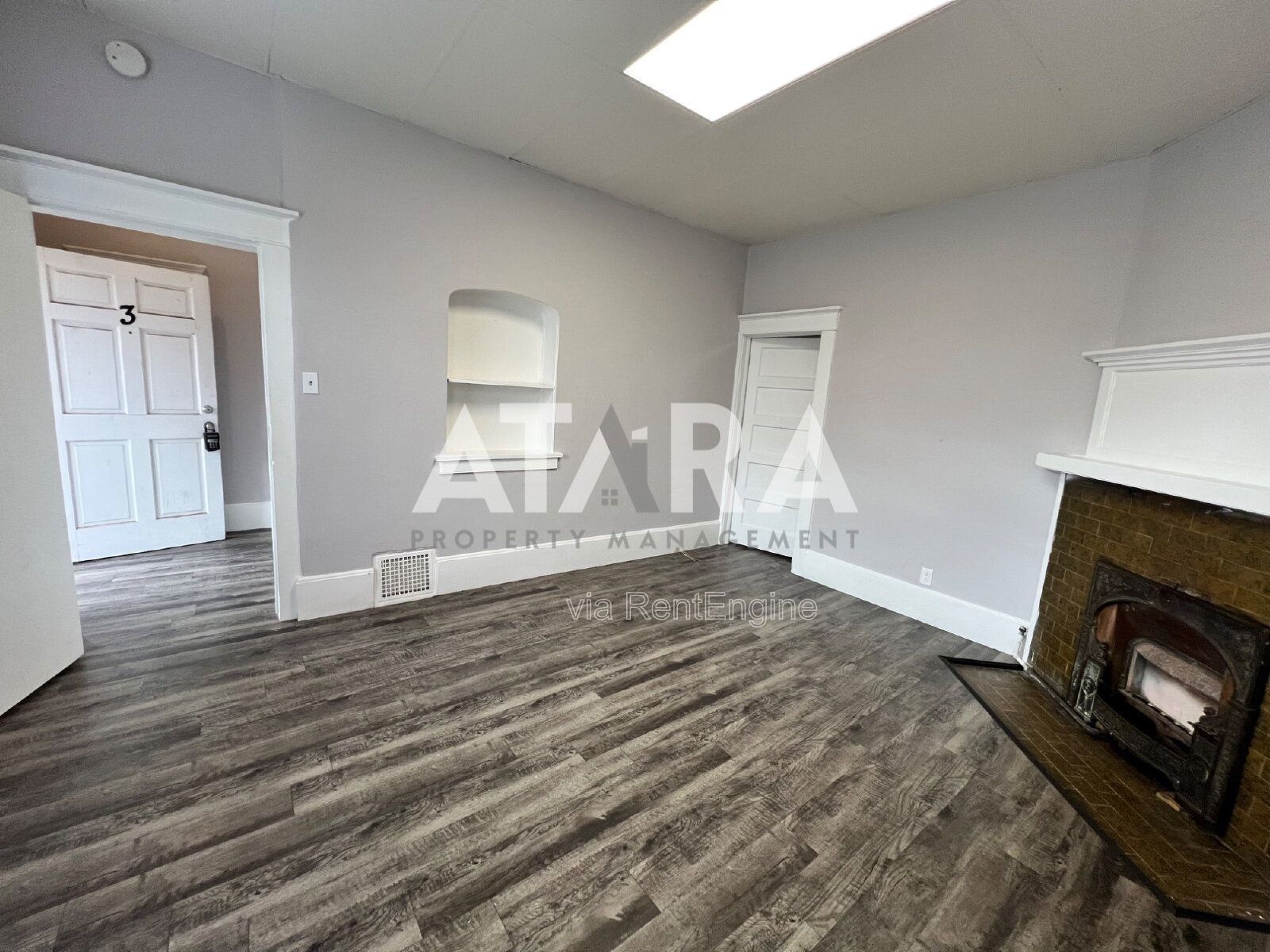 Spacious 3 Bed / 2 Bath Main-Floor Apartment in a 1907 Historic Building – Marmalade District property image