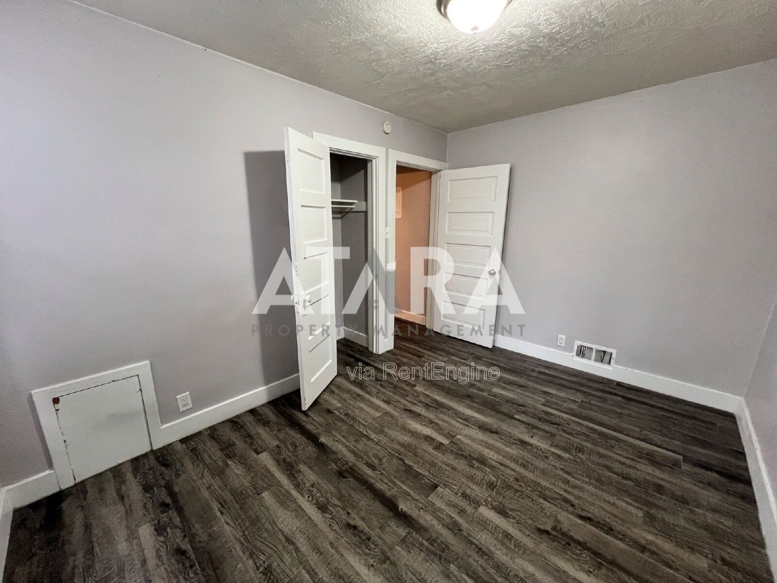 Spacious 3 Bed / 2 Bath Main-Floor Apartment in a 1907 Historic Building – Marmalade District property image