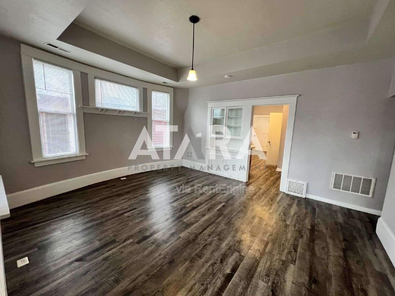 Spacious 3 Bed / 2 Bath Main-Floor Apartment in a 1907 Historic Building – Marmalade District property image