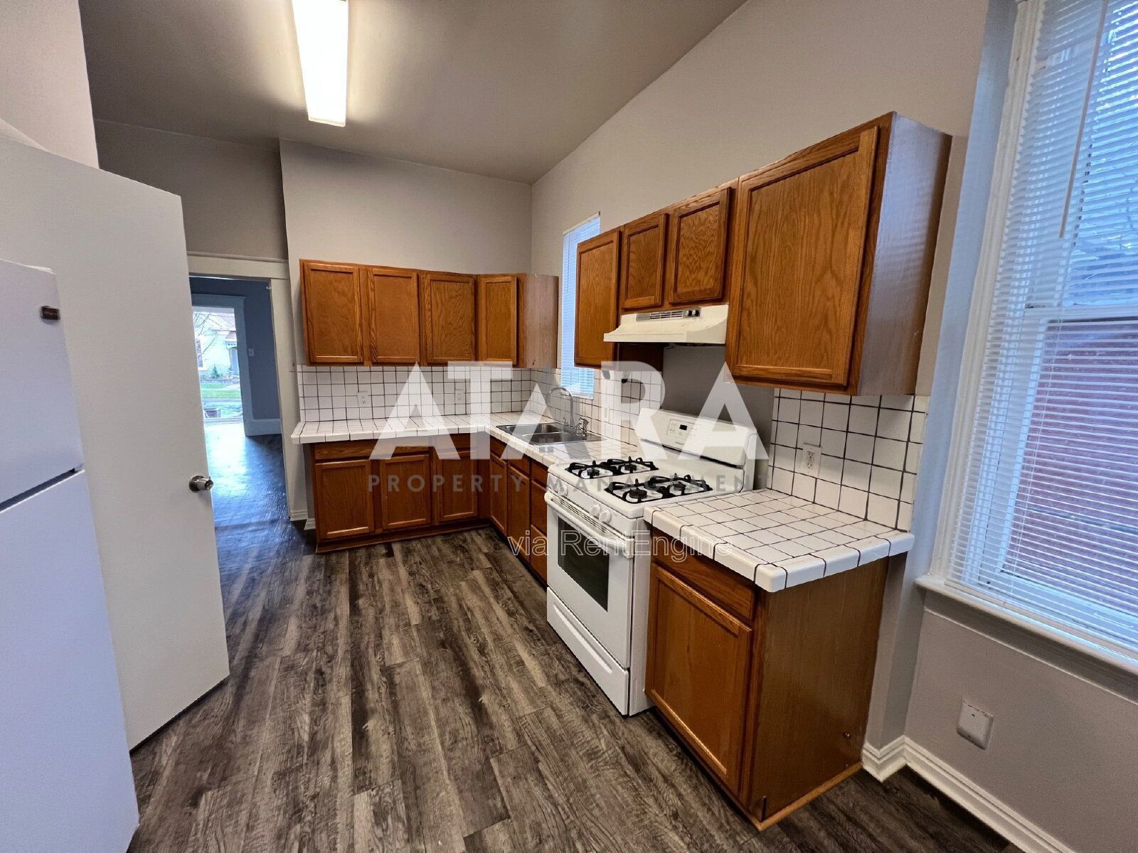 Spacious 3 Bed / 2 Bath Main-Floor Apartment in a 1907 Historic Building – Marmalade District property image