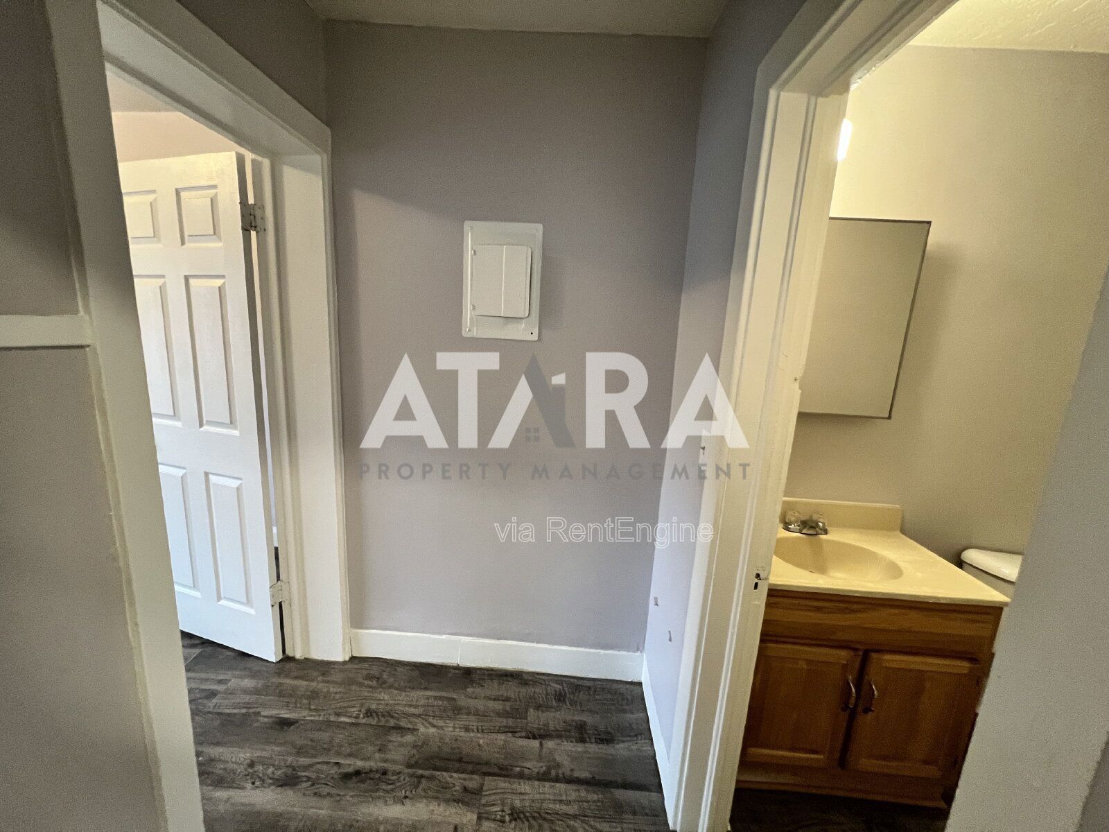 Spacious 3 Bed / 2 Bath Main-Floor Apartment in a 1907 Historic Building – Marmalade District property image