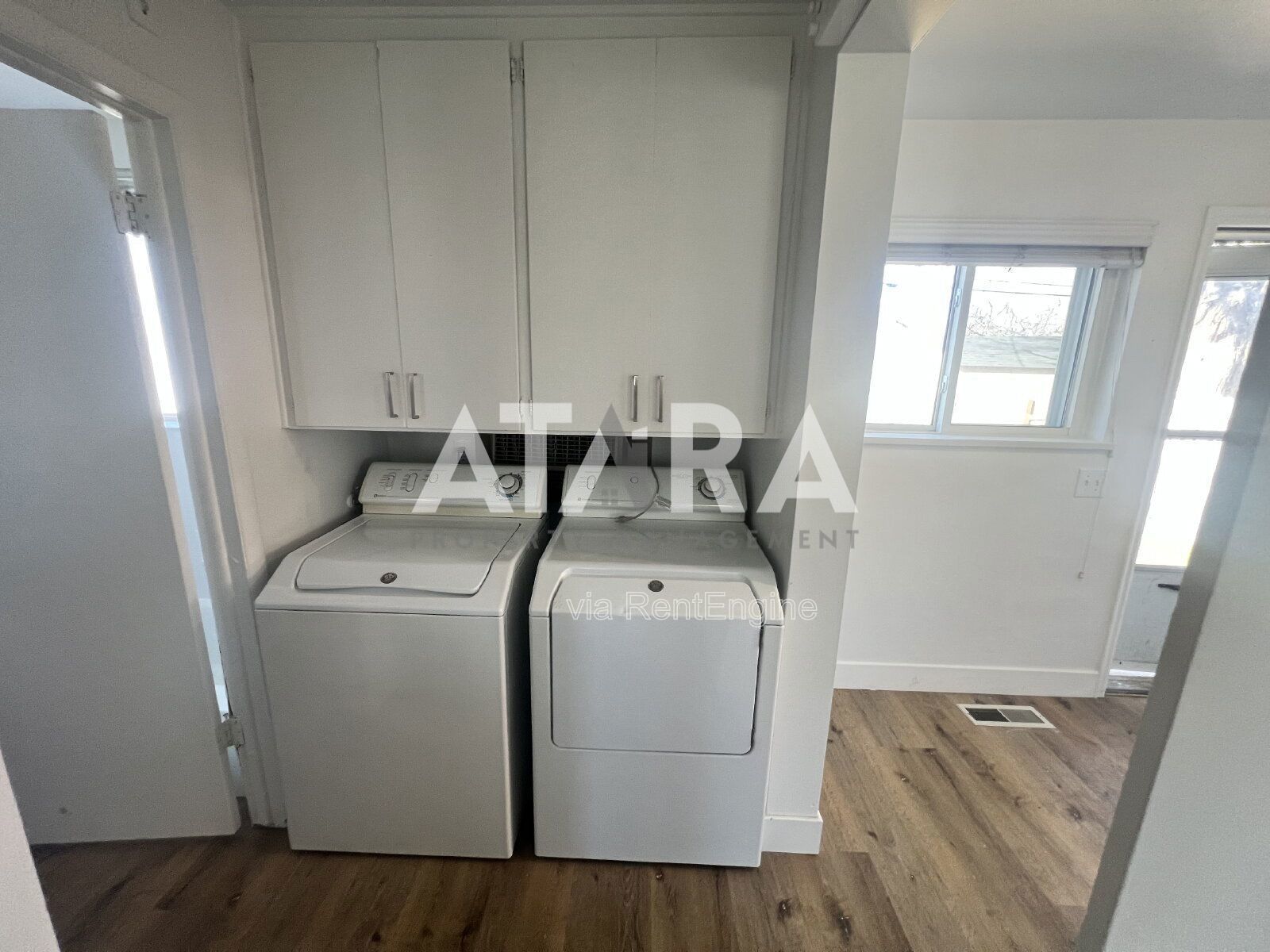 Remodeled 1 Bed / 1 Bath with Garage Parking & Washer/Dryer  Fairmont Park Area property image