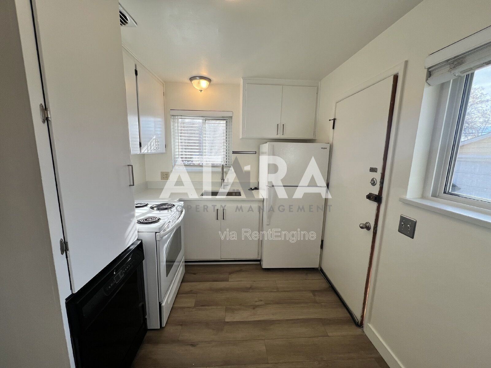 Remodeled 1 Bed / 1 Bath with Garage Parking & Washer/Dryer Fairmont Park Area property image