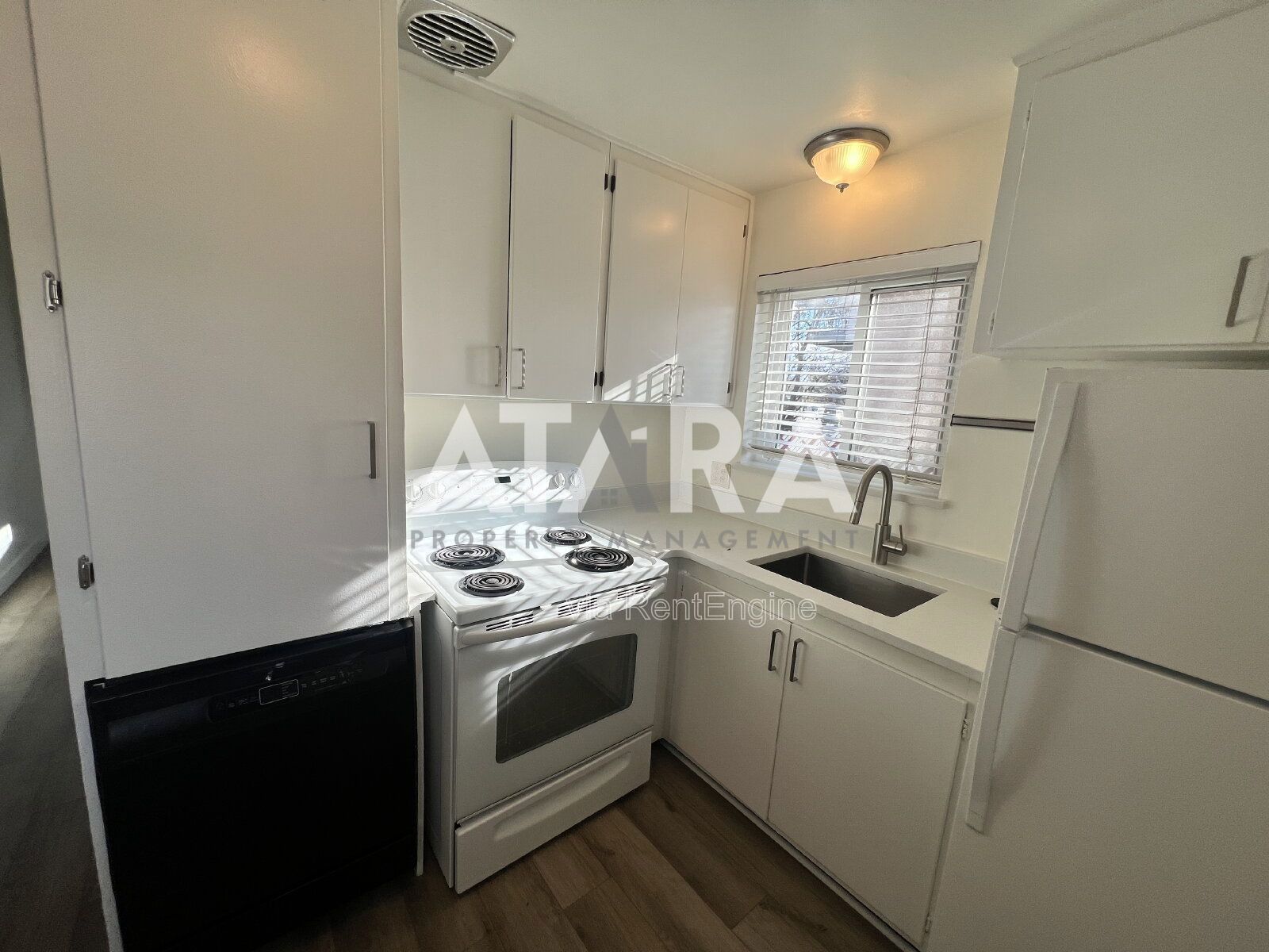 Remodeled 1 Bed / 1 Bath with Garage Parking & Washer/Dryer Fairmont Park Area property image