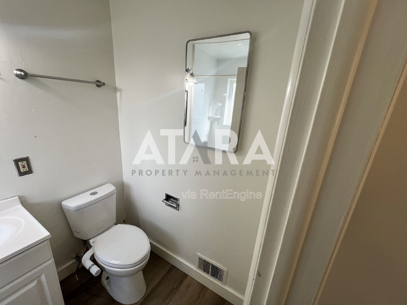 Remodeled 1 Bed / 1 Bath with Garage Parking & Washer/Dryer Fairmont Park Area property image