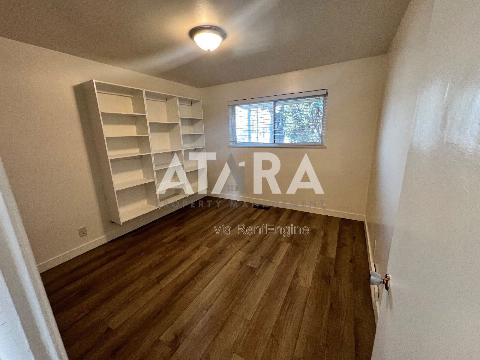 Remodeled 1 Bed / 1 Bath with Garage Parking & Washer/Dryer Fairmont Park Area property image