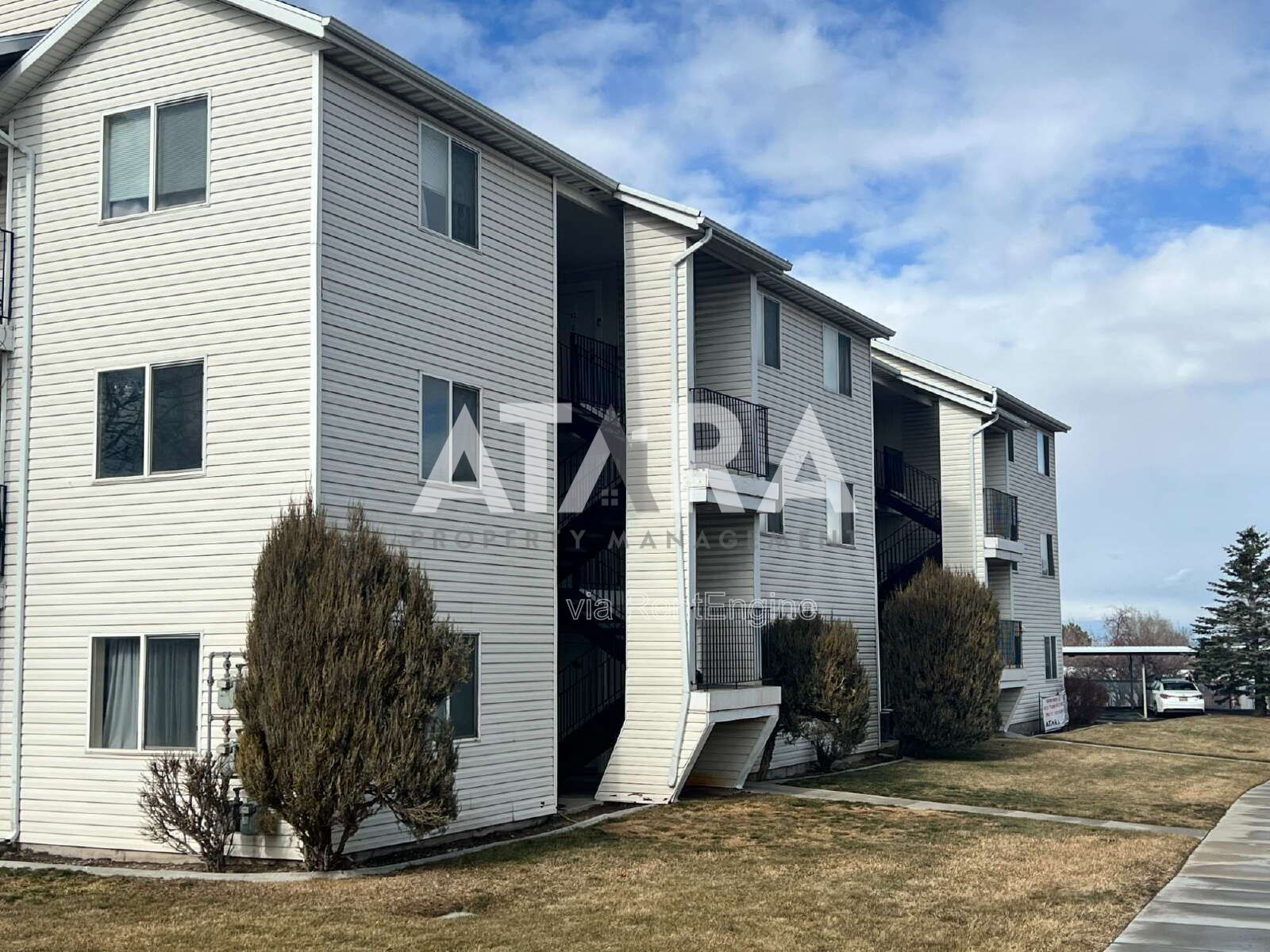 Charming 2-Bedroom Haven in Kearns – Perfect Location with Comfort & Style!