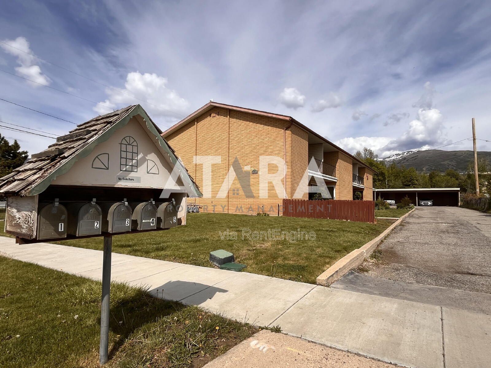 Charming 2 Bed / 1.5 Bath Condo in the Heart of Bountiful Prime Location! property image