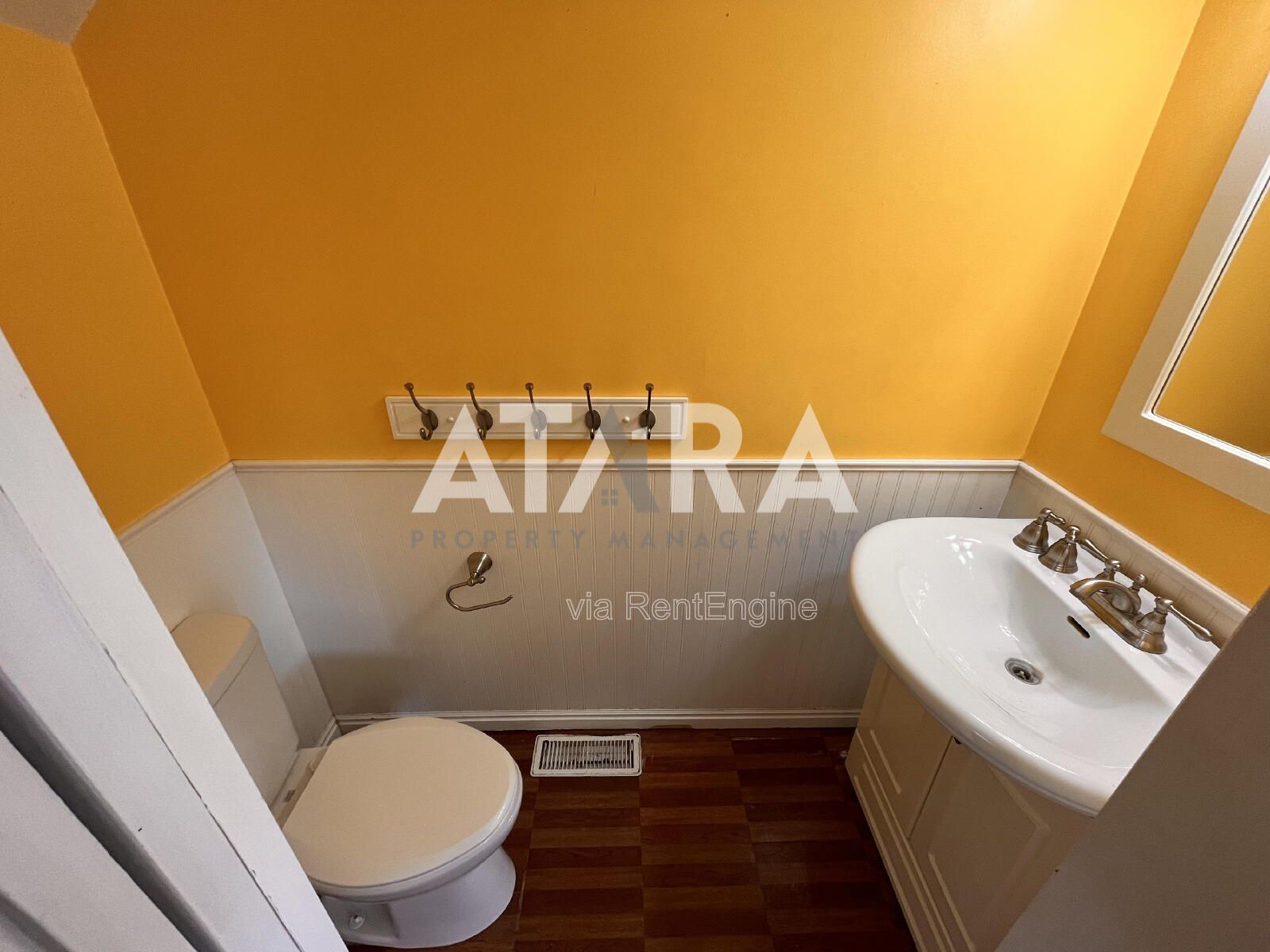 Charming 2 Bed / 1.5 Bath Condo in the Heart of Bountiful Prime Location! property image