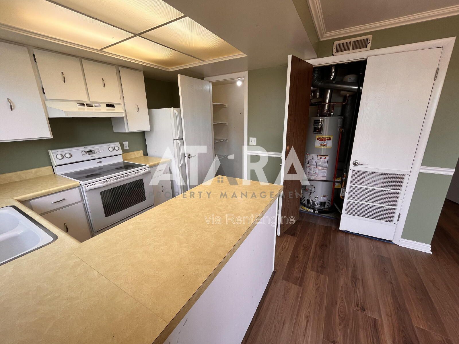 Charming 2 Bed / 1.5 Bath Condo in the Heart of Bountiful Prime Location! property image