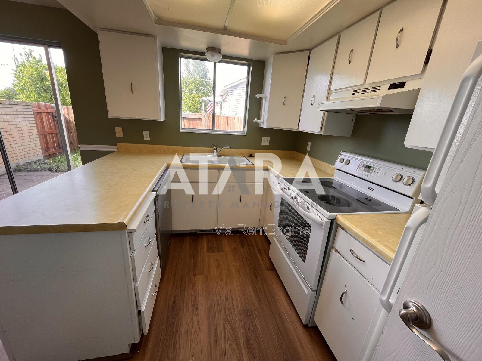 Charming 2 Bed / 1.5 Bath Condo in the Heart of Bountiful Prime Location! property image