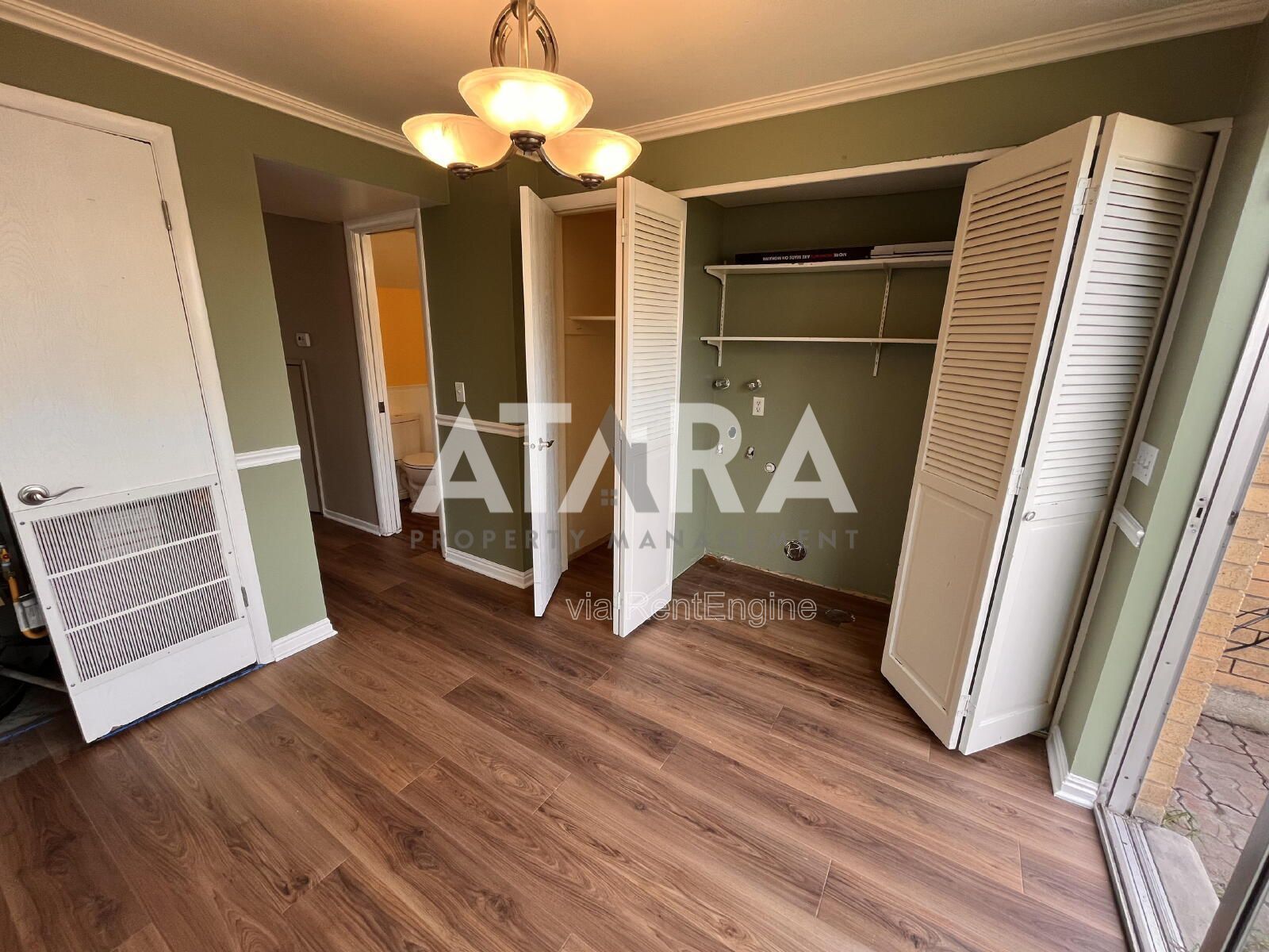 Charming 2 Bed / 1.5 Bath Condo in the Heart of Bountiful Prime Location! property image
