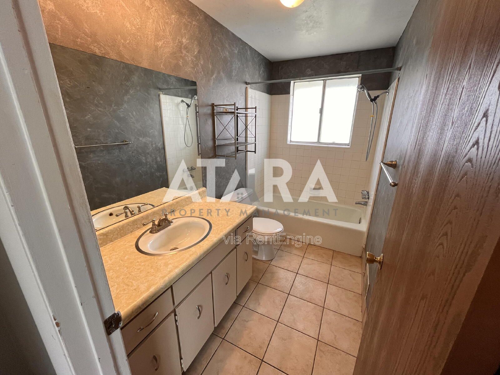 Charming 2 Bed / 1.5 Bath Condo in the Heart of Bountiful Prime Location! property image