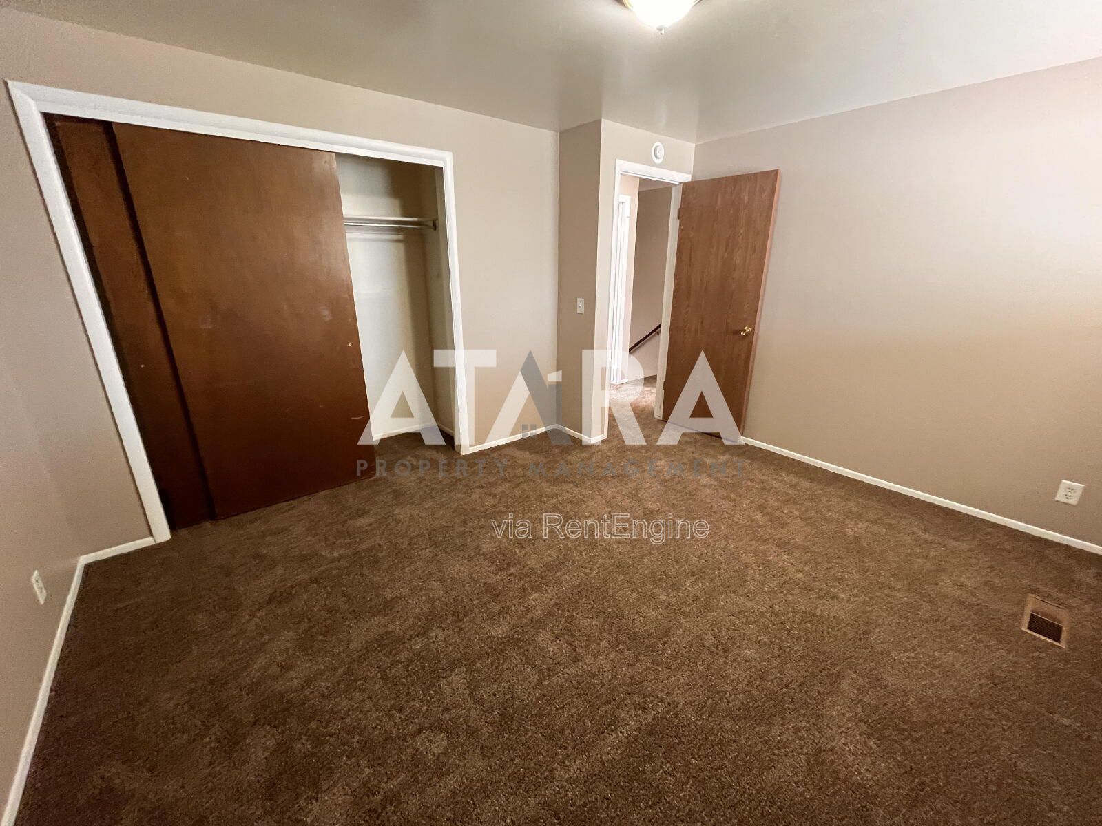 Charming 2 Bed / 1.5 Bath Condo in the Heart of Bountiful Prime Location! property image