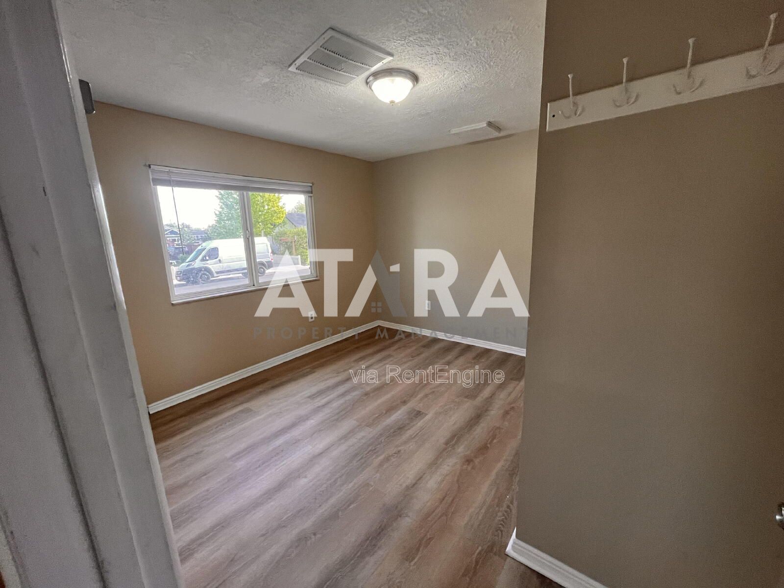 Spacious 5-Bed Duplex in Millcreek property image