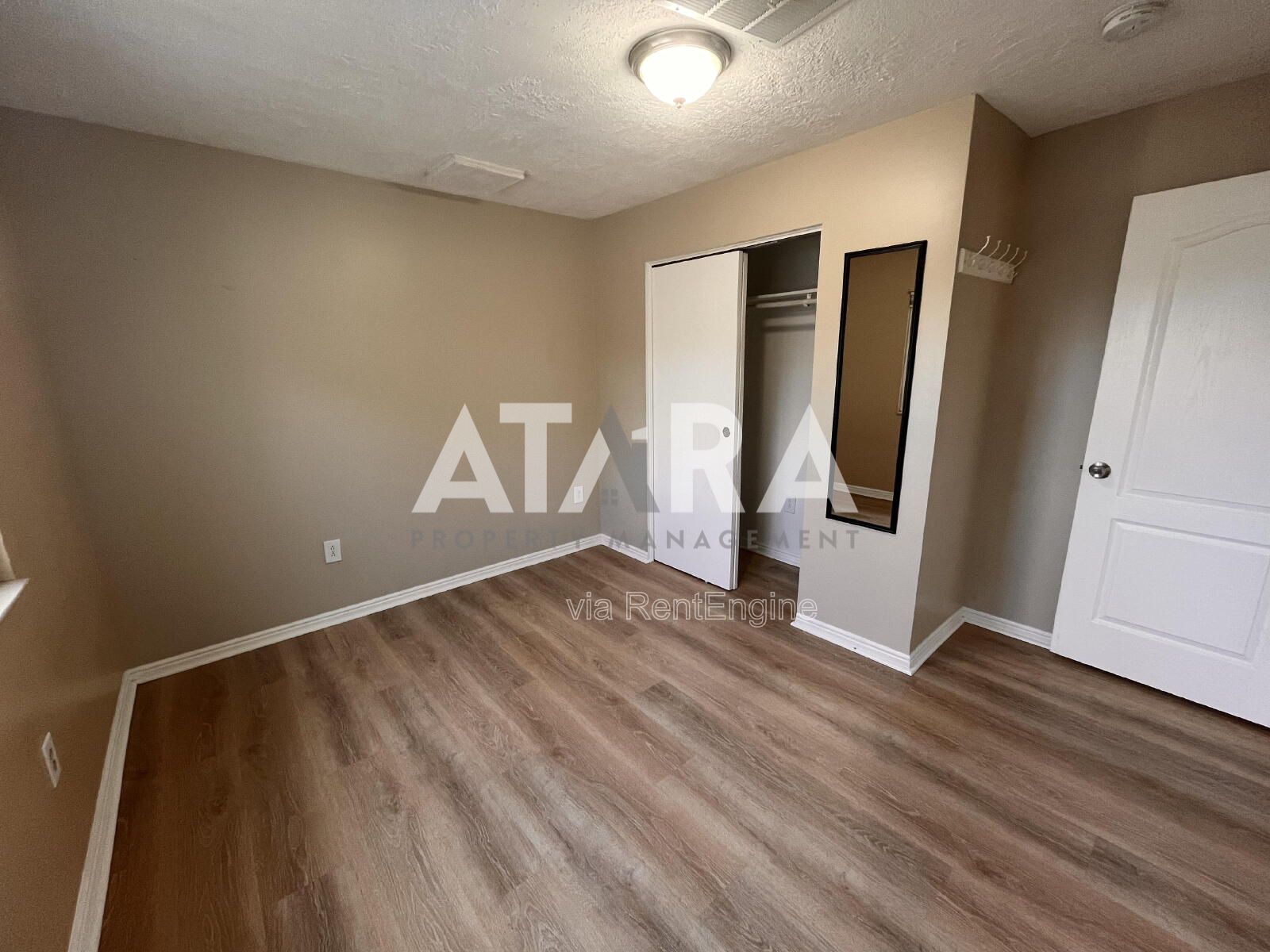 Spacious 5-Bed Duplex in Millcreek property image