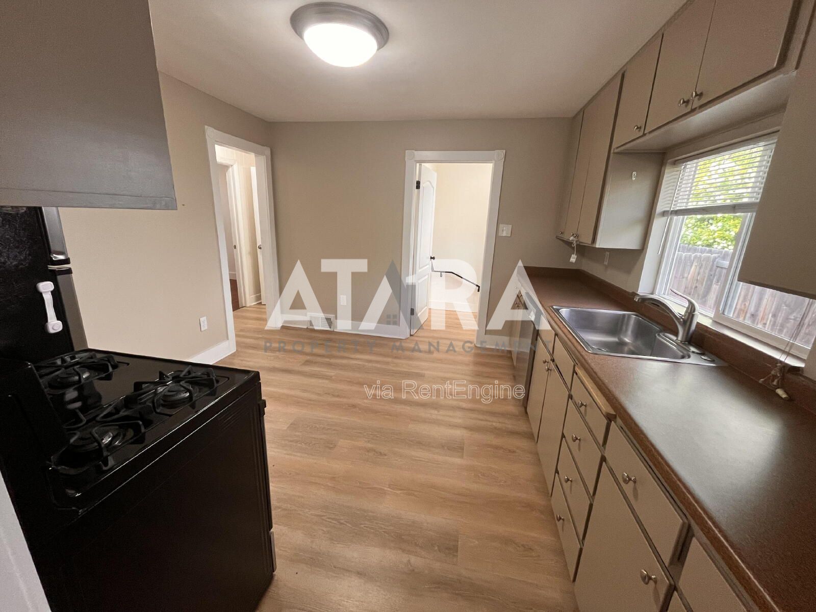Spacious 5-Bed Duplex in Millcreek property image