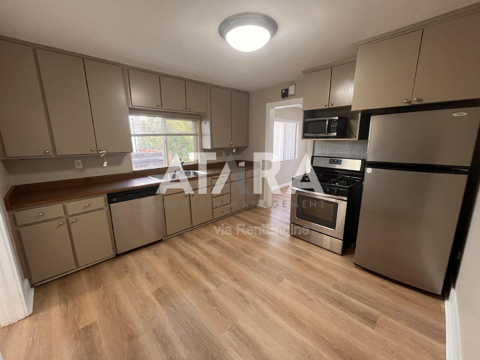 Spacious 5-Bed Duplex in Millcreek property image