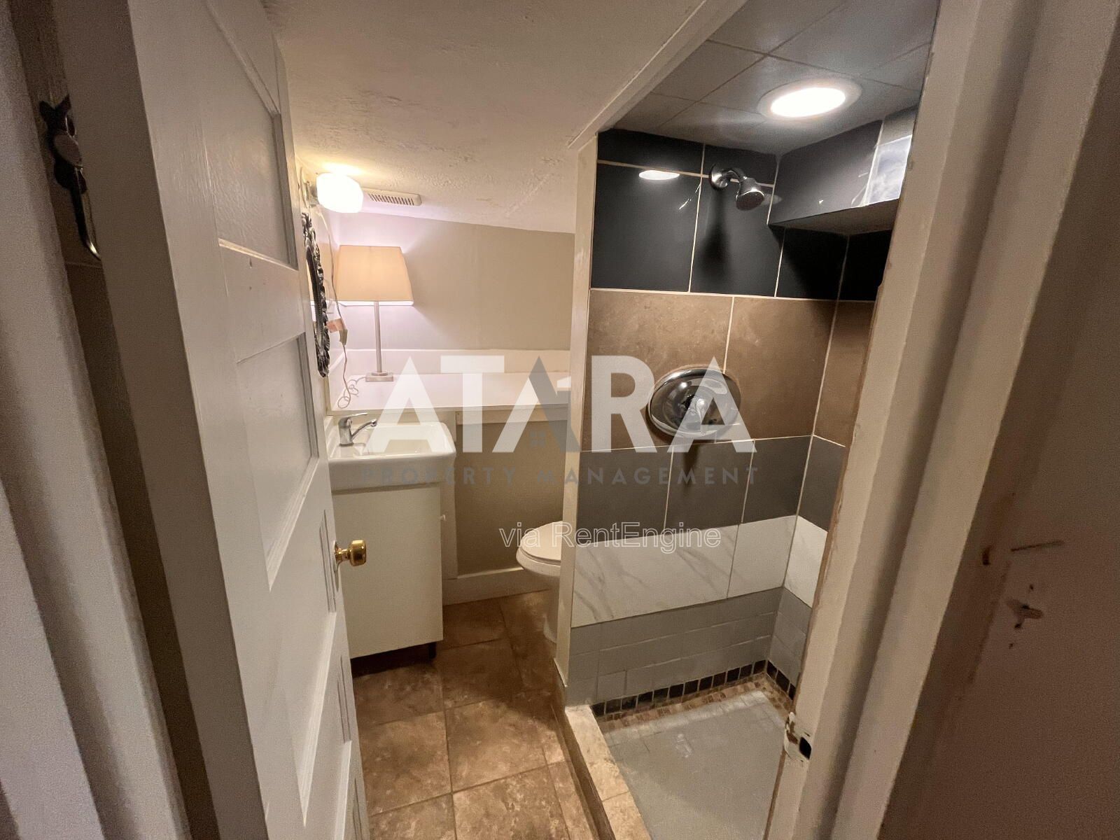 Spacious 5-Bed Duplex in Millcreek property image