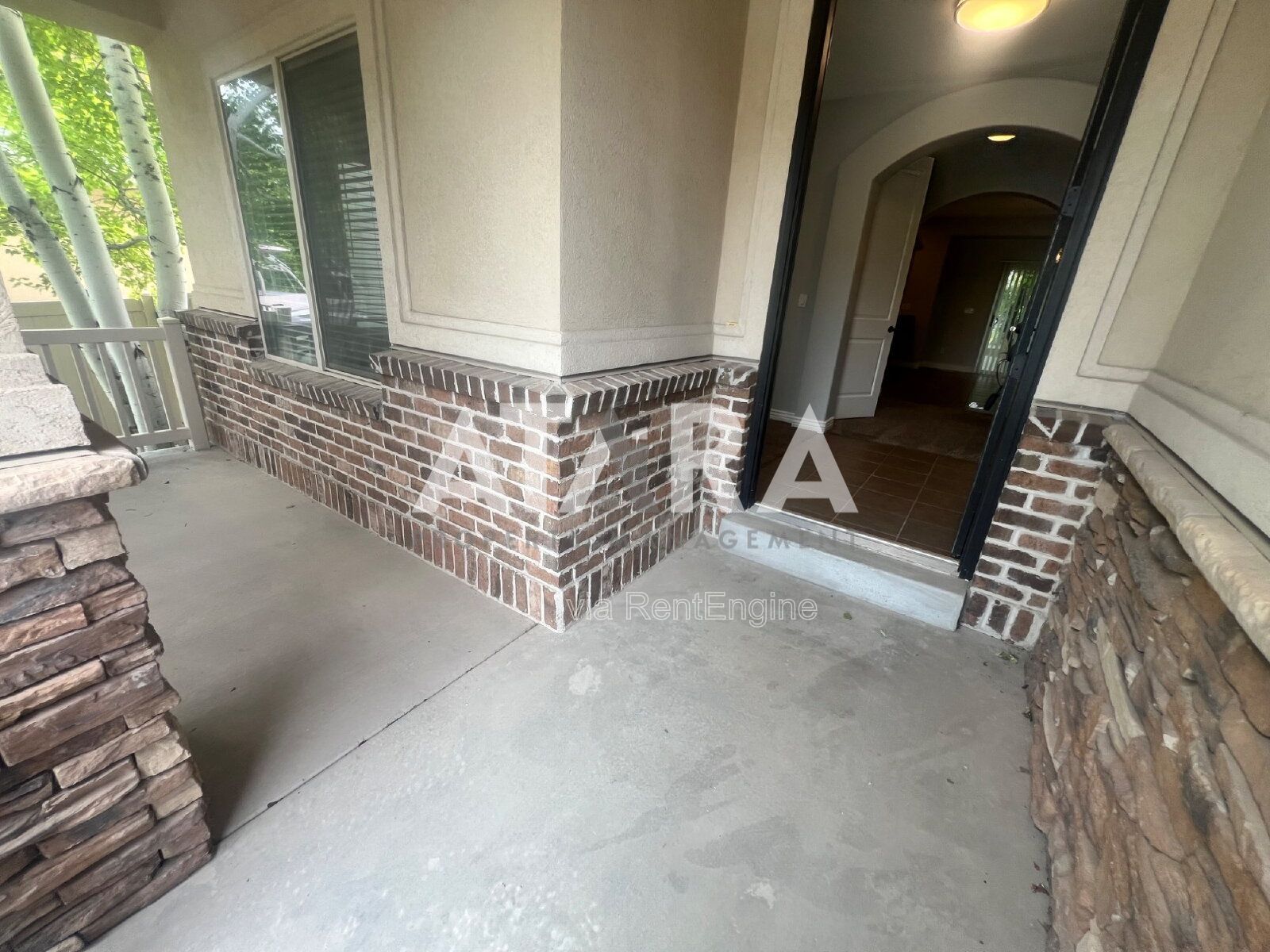 4 Bed in Close to Shopping Centers property image