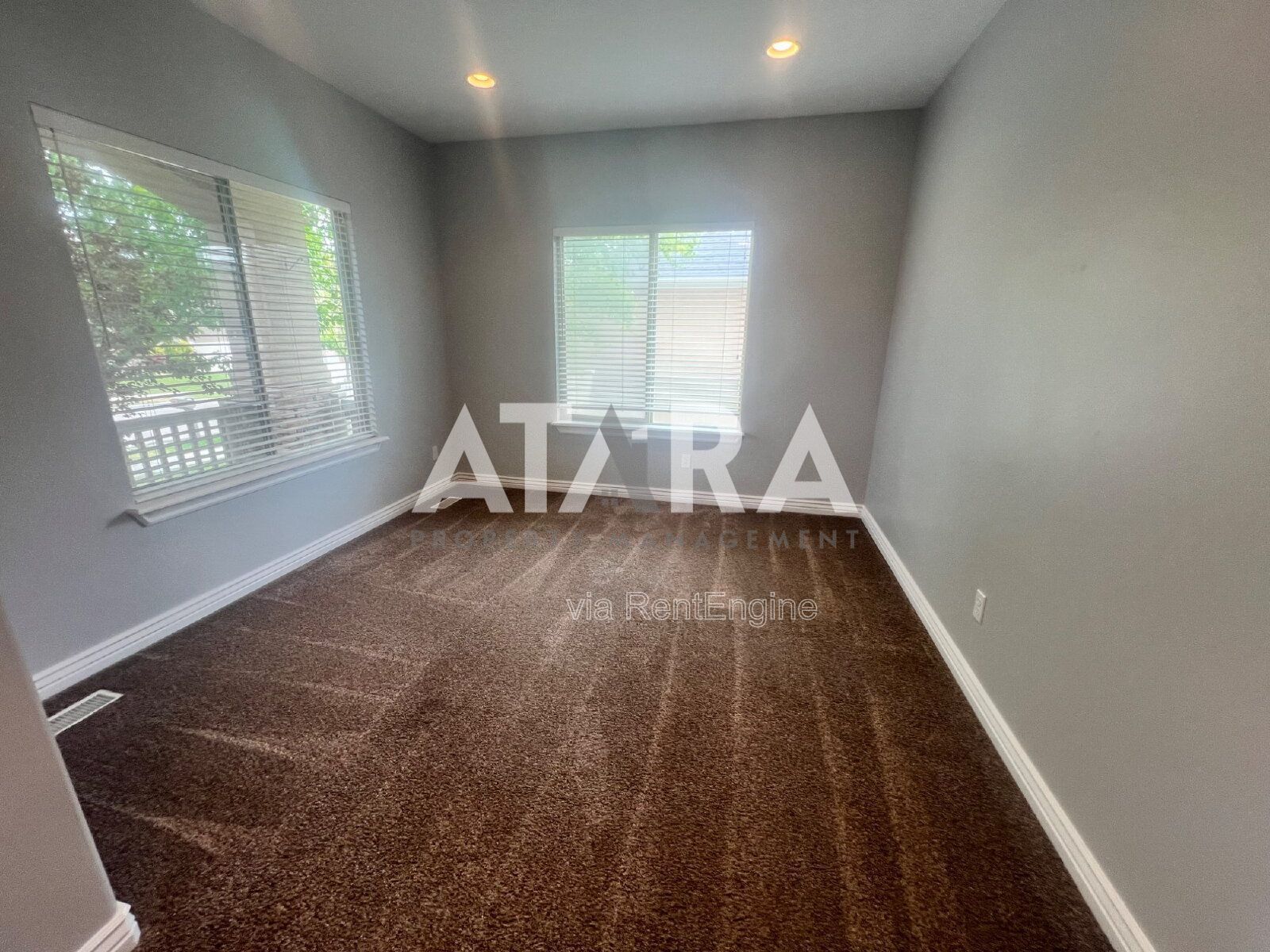 4 Bed in Close to Shopping Centers property image