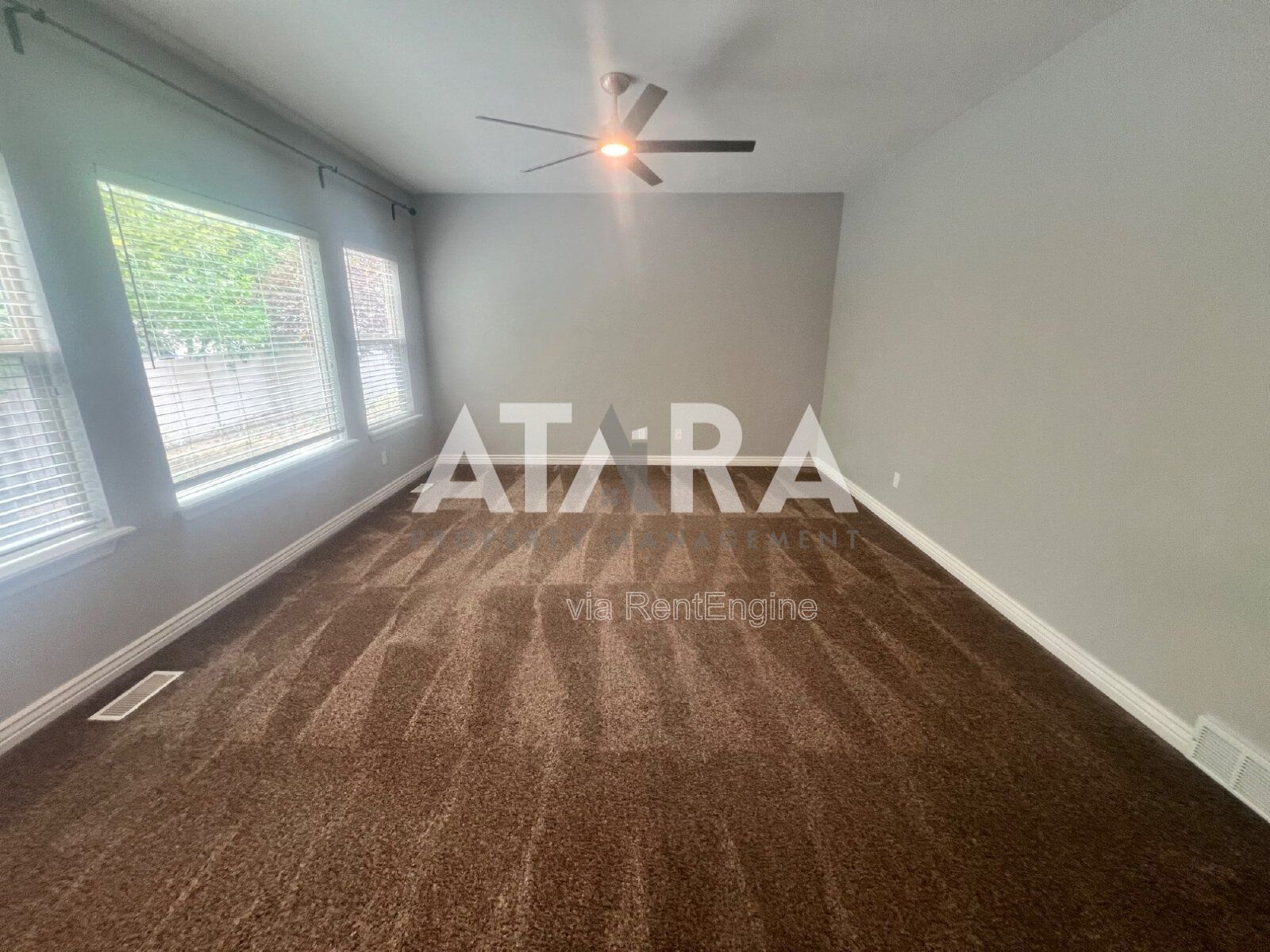 4 Bed in Close to Shopping Centers property image