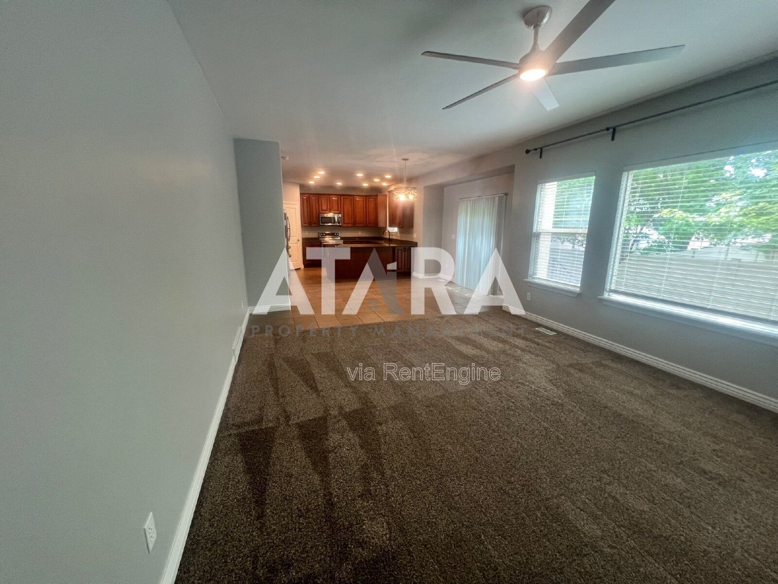 4 Bed in Close to Shopping Centers property image