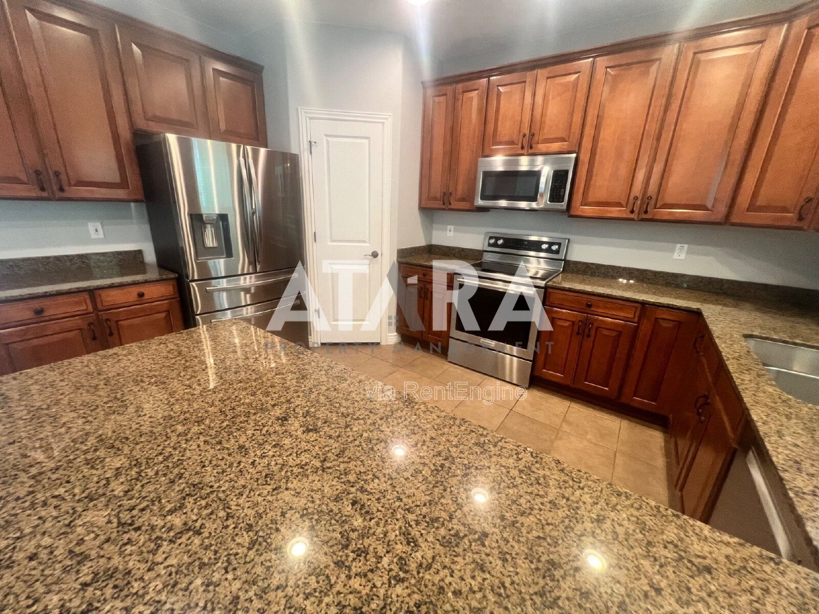4 Bed in Close to Shopping Centers property image