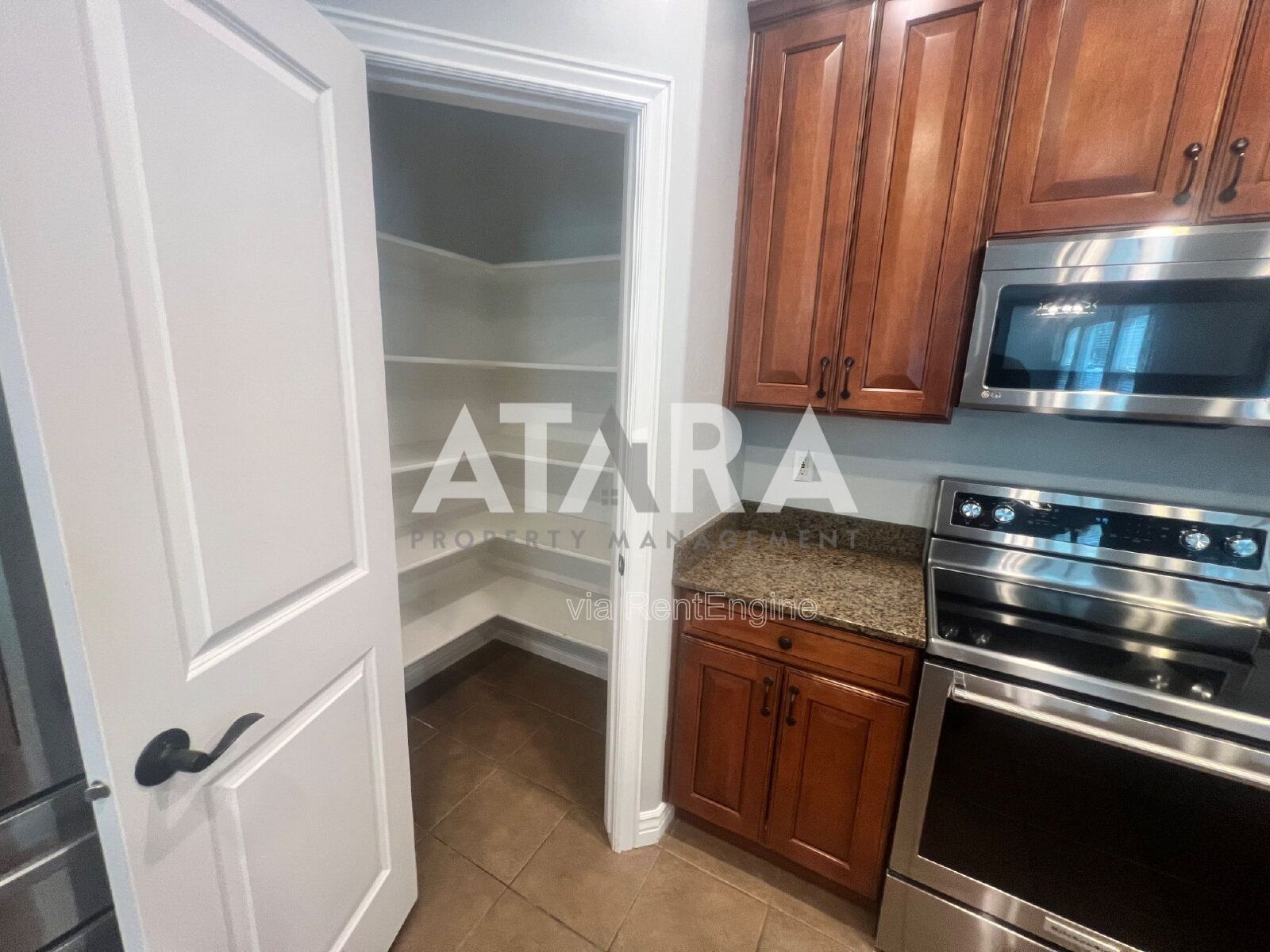 4 Bed in Close to Shopping Centers property image