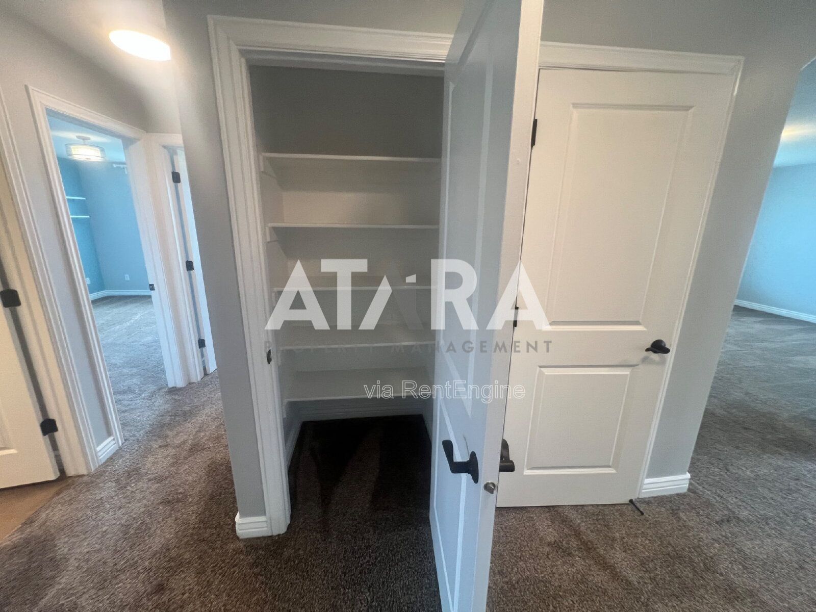 4 Bed in Close to Shopping Centers property image
