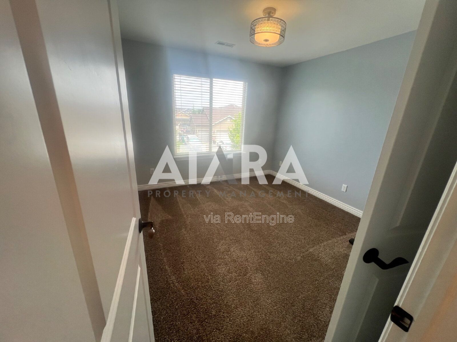 4 Bed in Close to Shopping Centers property image