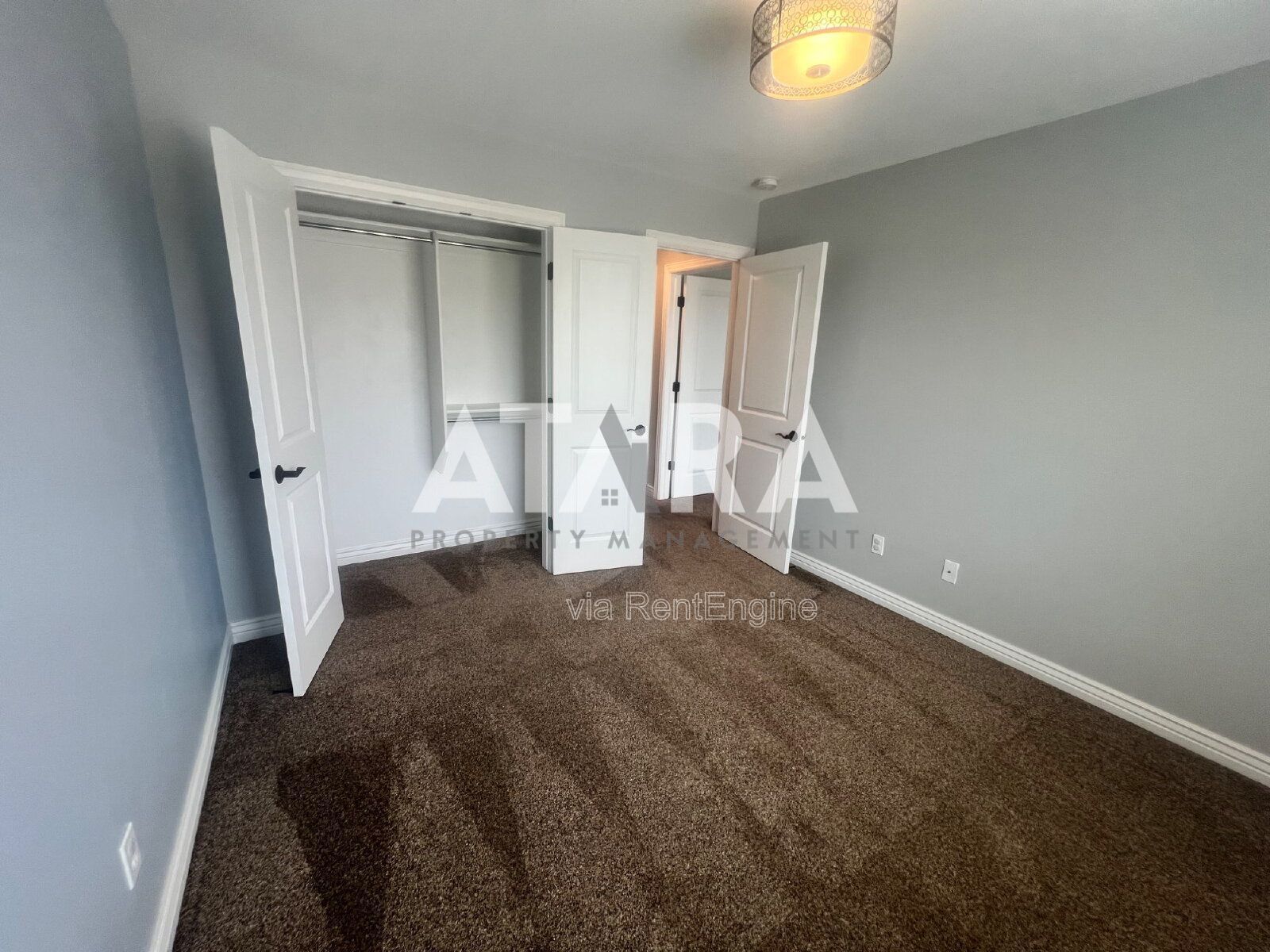 4 Bed in Close to Shopping Centers property image