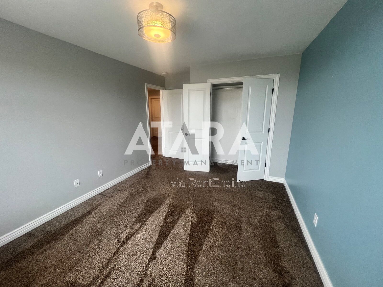 4 Bed in Close to Shopping Centers property image