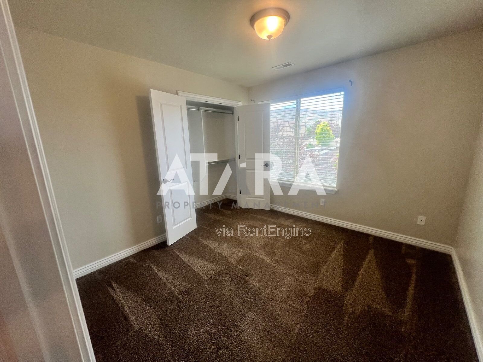 4 Bed in Close to Shopping Centers property image