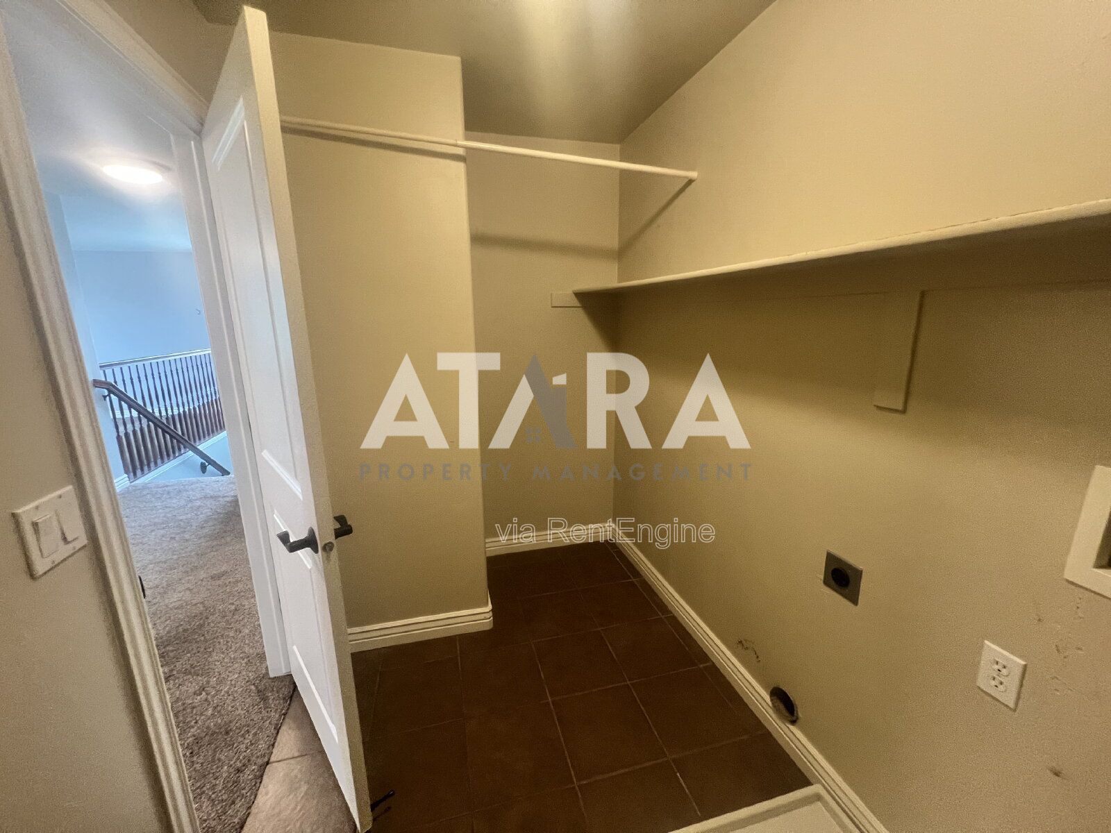 4 Bed in Close to Shopping Centers property image