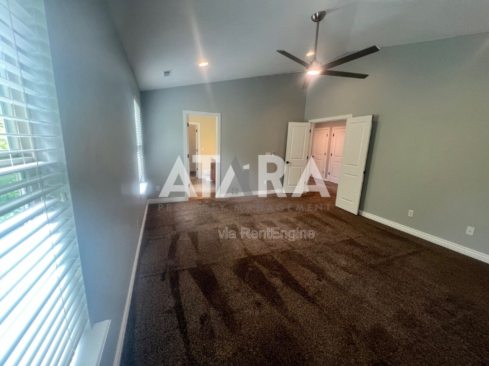 4 Bed in Close to Shopping Centers property image
