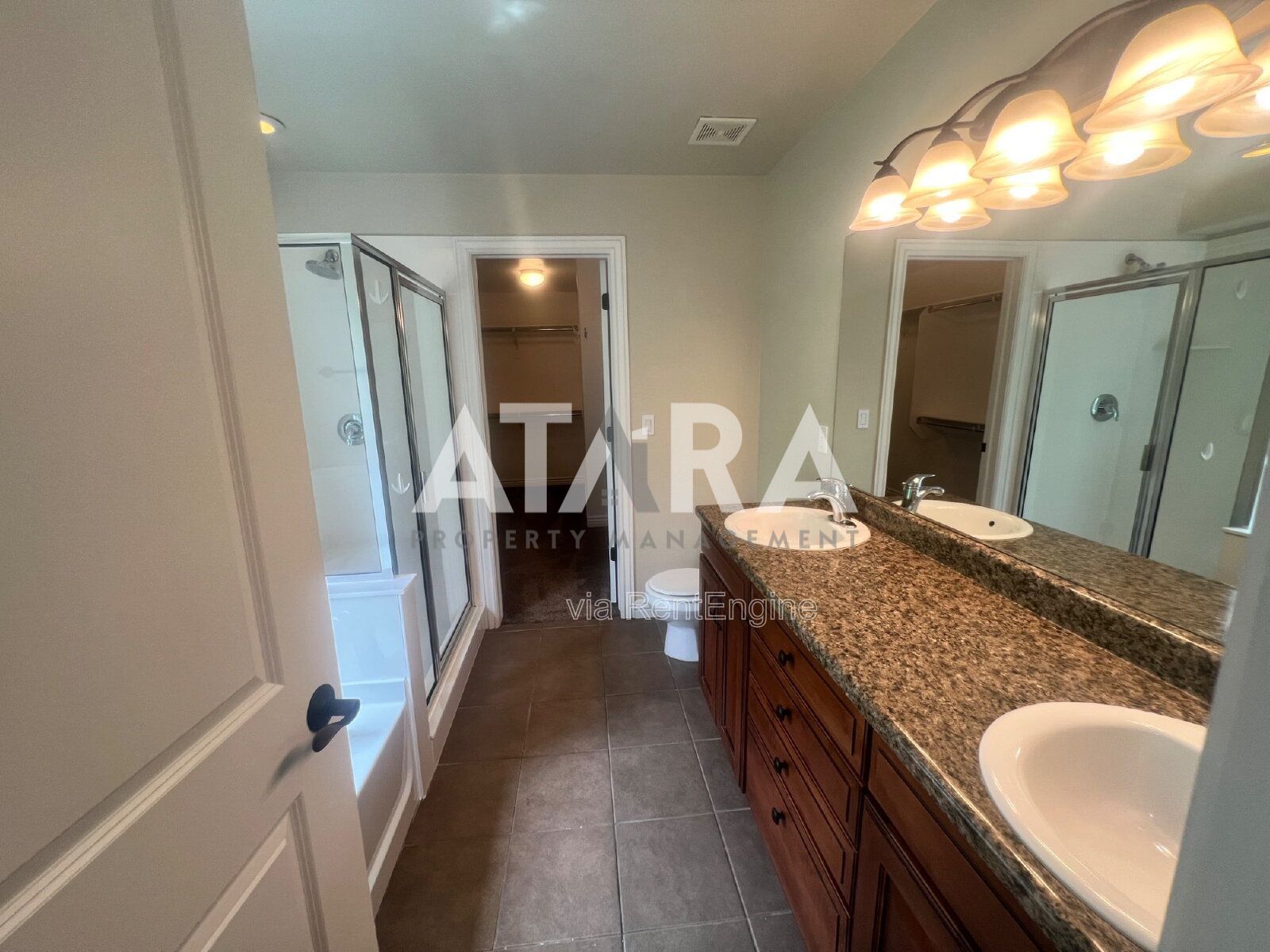 4 Bed in Close to Shopping Centers property image