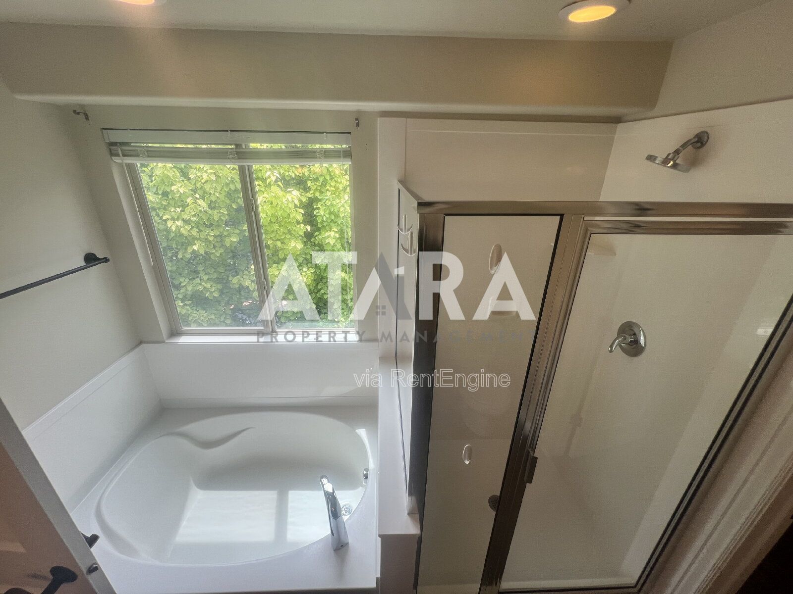 4 Bed in Close to Shopping Centers property image