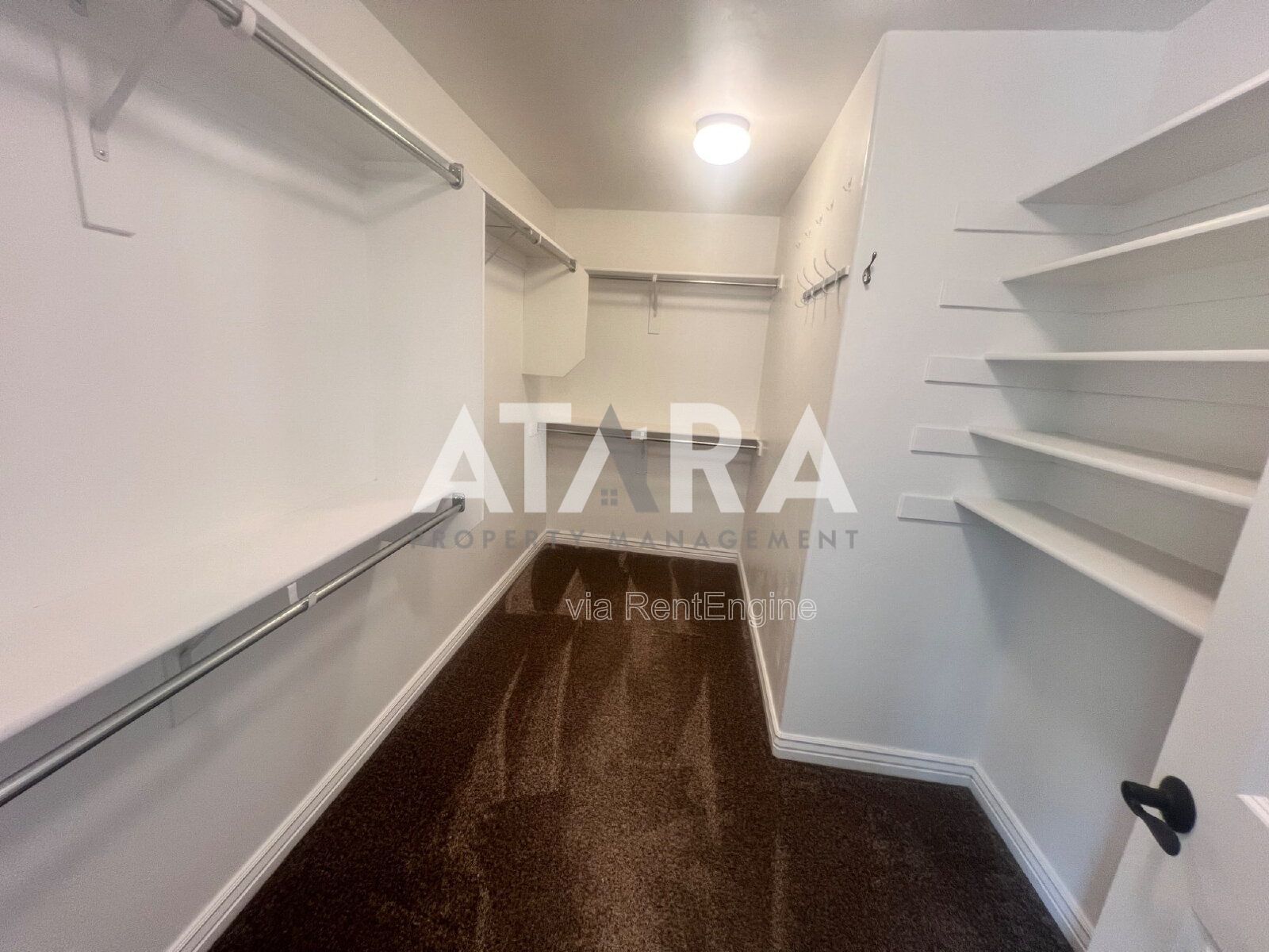 4 Bed in Close to Shopping Centers property image
