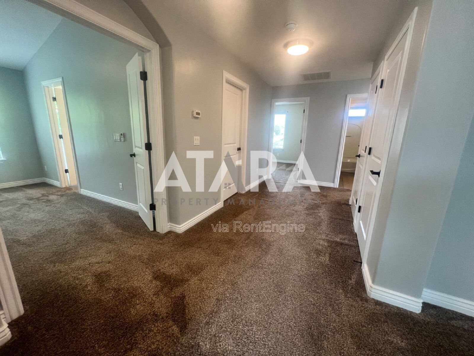 4 Bed in Close to Shopping Centers property image