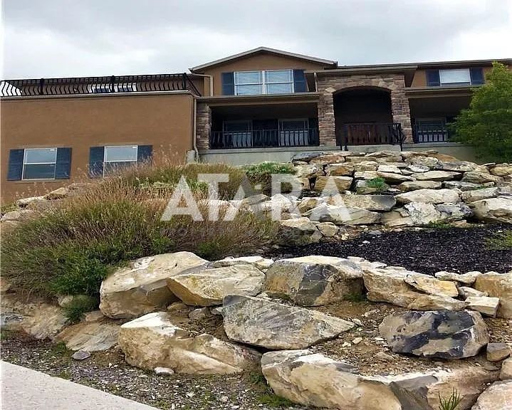 Spacious Pet Friendly Home in Eagle Mountain! —5 Bed / 3 Bath w/ Stunning Views & Vaulted Great Room! property image