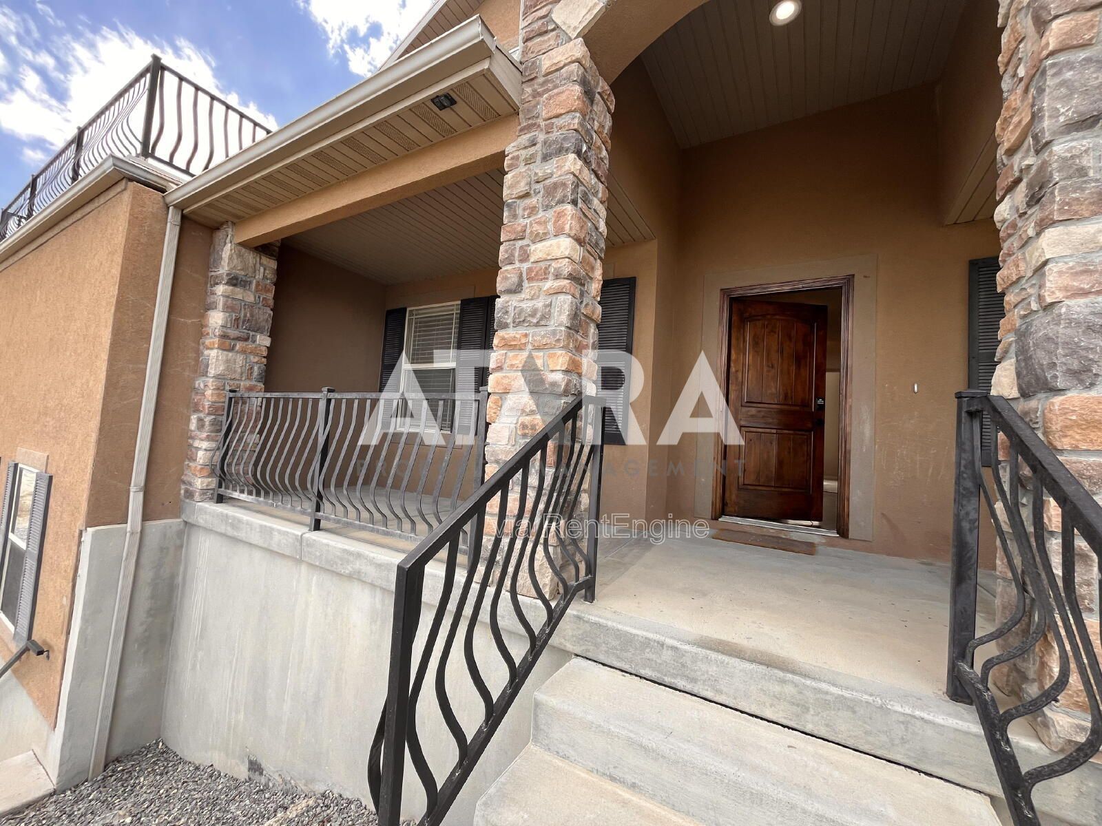Spacious Pet Friendly Home in Eagle Mountain! —5 Bed / 3 Bath w/ Stunning Views & Vaulted Great Room! property image