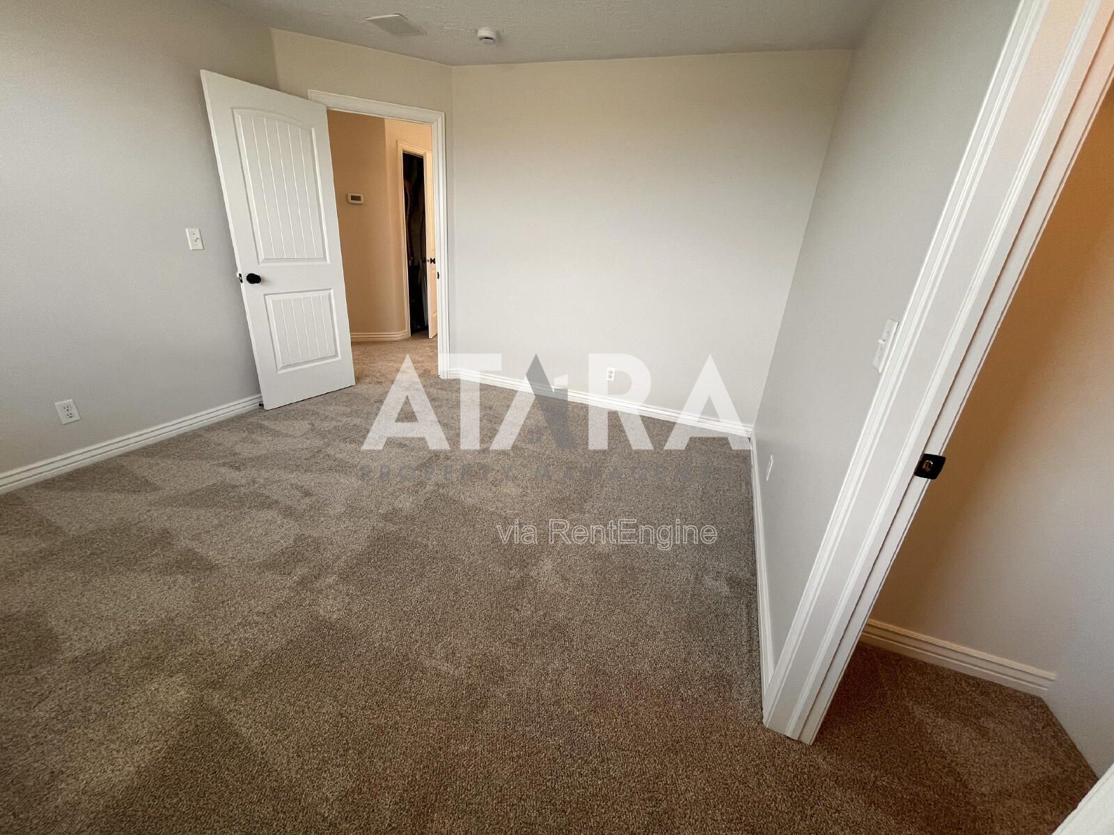 Spacious Pet Friendly Home in Eagle Mountain! —5 Bed / 3 Bath w/ Stunning Views & Vaulted Great Room! property image