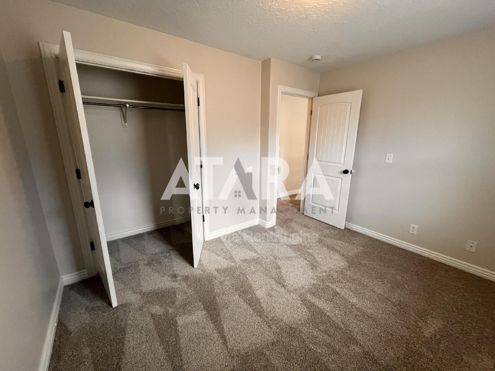 Spacious Pet Friendly Home in Eagle Mountain! —5 Bed / 3 Bath w/ Stunning Views & Vaulted Great Room! property image