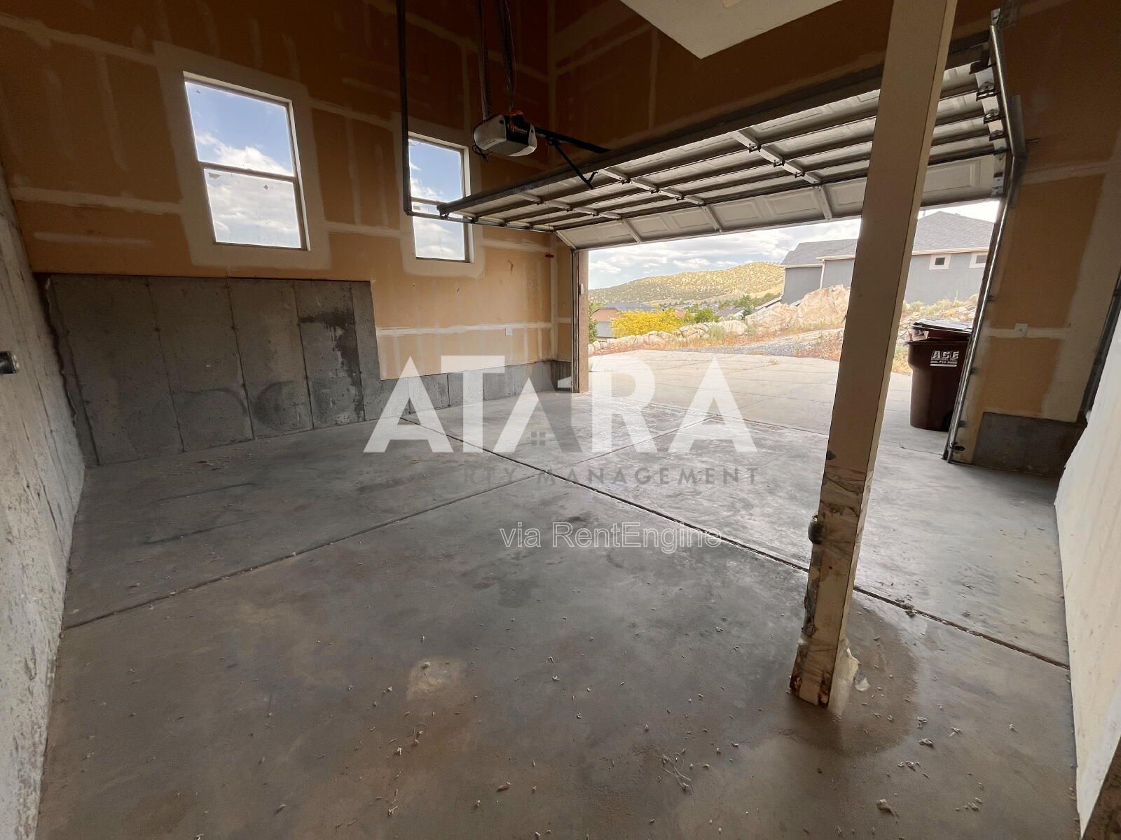 Spacious Pet Friendly Home in Eagle Mountain! —5 Bed / 3 Bath w/ Stunning Views & Vaulted Great Room! property image